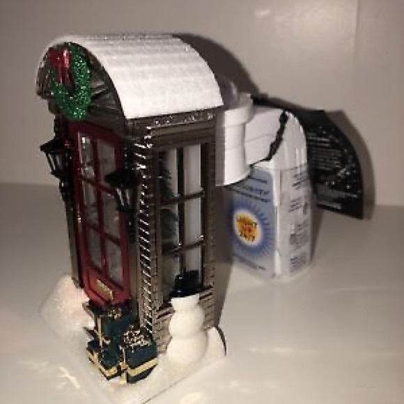 NWT BATH AND BODY HOLIDAY ENTRYWAY NIGHTLIGHT
Wallflowers Fragrance Plug - Picture 8 of 11